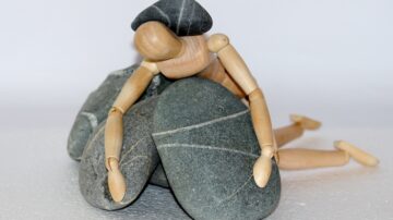 holzfigur-980784_1280